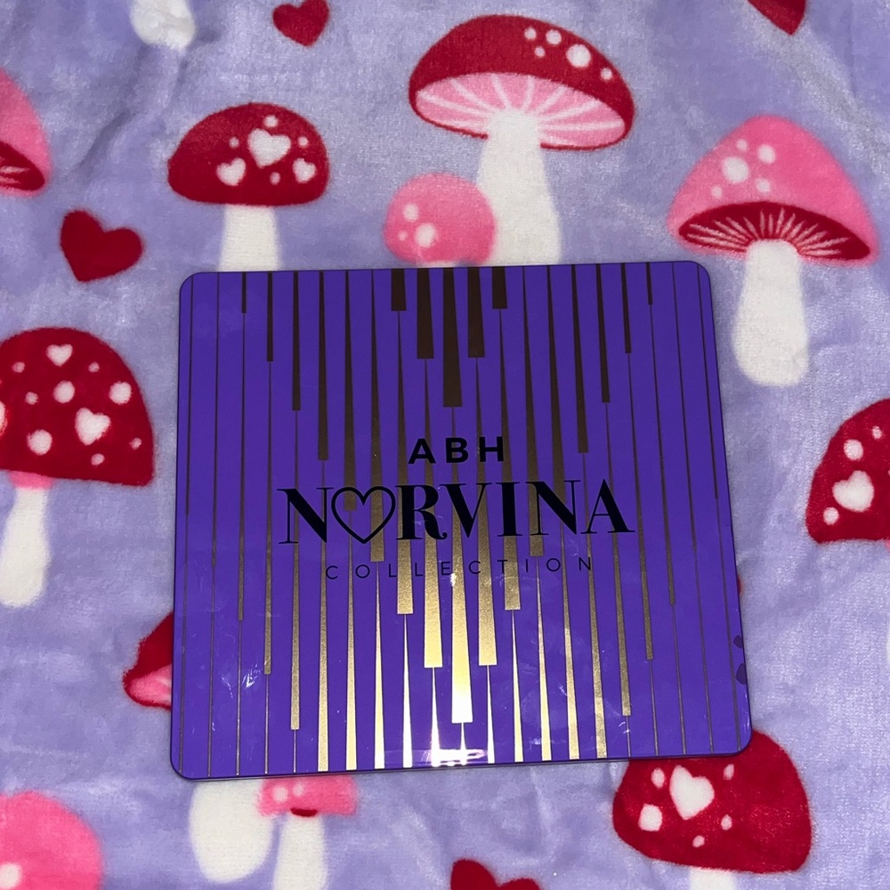 ANASTASIA BEVERLY HILLS Norvina Pro Pigment Eyeshadow Palette Volume 1